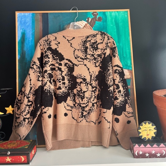 Chic Tan and Black Floral Cardigan Small - Picture 9 of 11